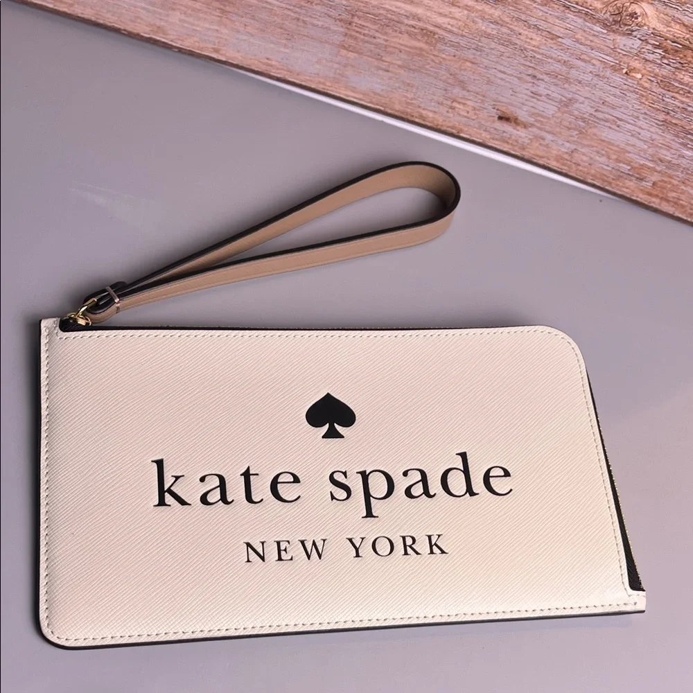 NWT Kate Spade Lucy Colorblock Embossed Ivory and Black Wristlet MSRP $149.00 - Picture 3 of 14